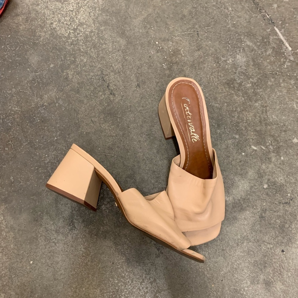L’intervalle Tan Block‎ Heel Mules